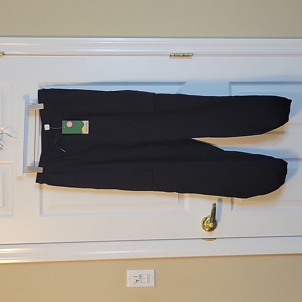 Never worn Halara Black Cargo Pants eith straw string waist